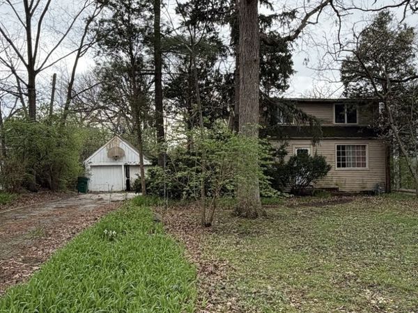 11407 Hiawatha Lane , Indian Head Park, IL 60525