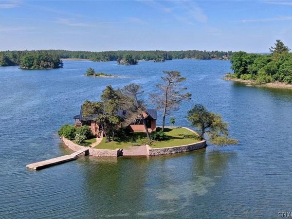 1 Honeymoon Island , Hammond, NY 13646