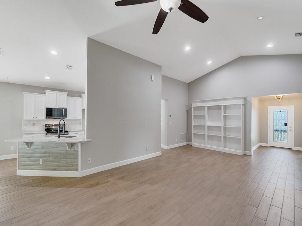 8131 Westfield Circle, Vero Beach, FL 32966 Photo