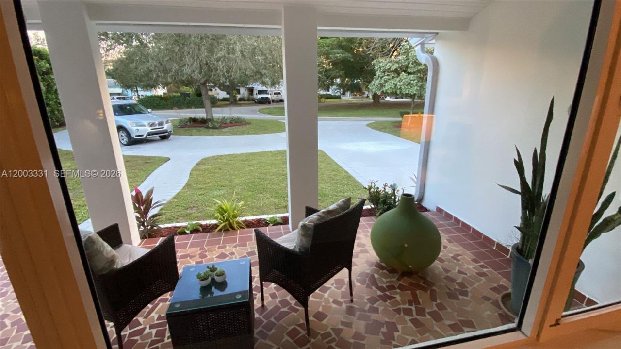 951 NE 116th St , Biscayne Park, FL 33161 Photo