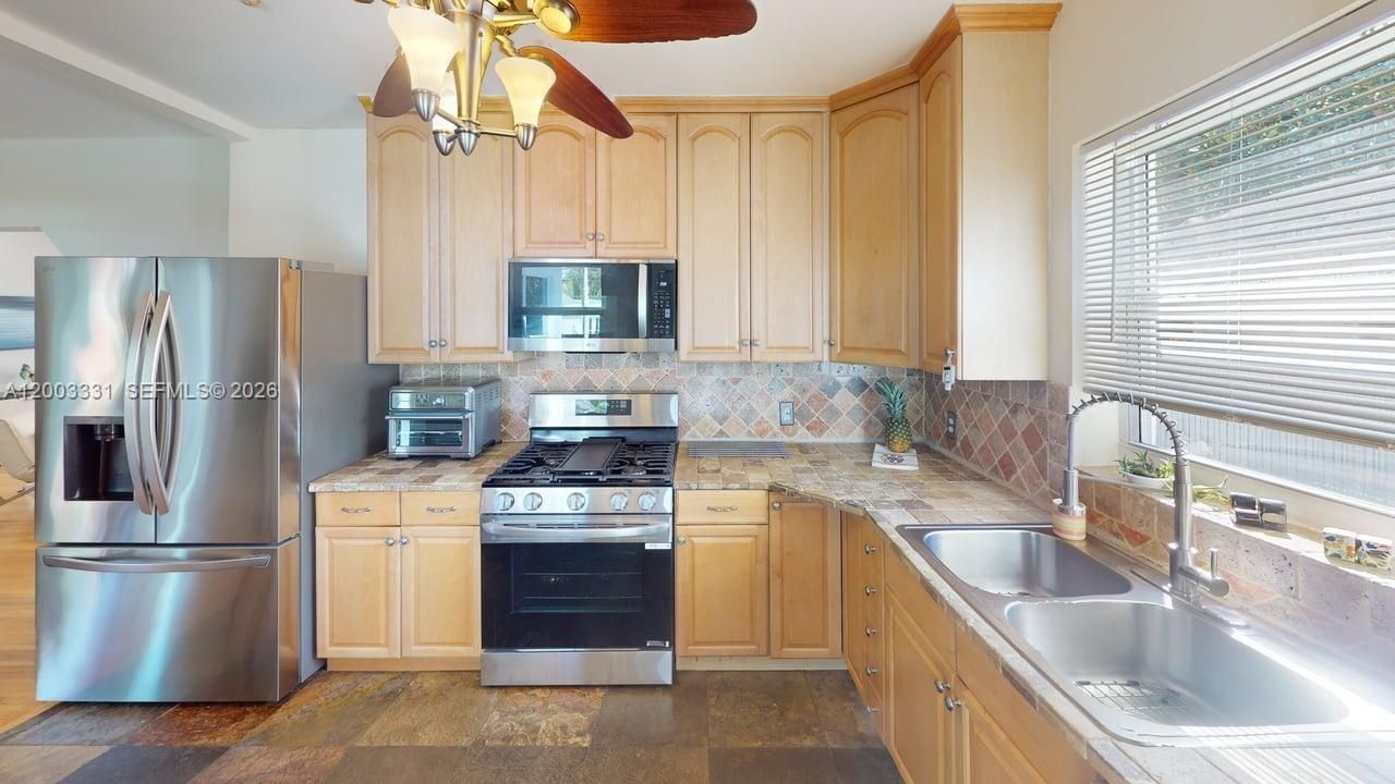 951 NE 116th St , Biscayne Park, FL 33161 Photo