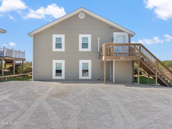 226 Ocean Boulevard E, Holden Beach, NC 28462