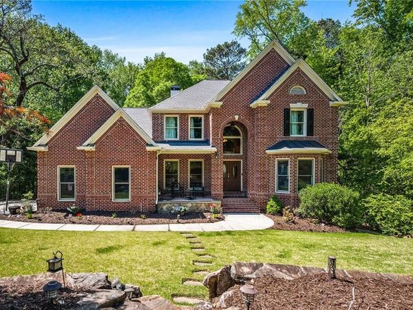 2436 Fontainebleau Drive, Dunwoody, GA 30360