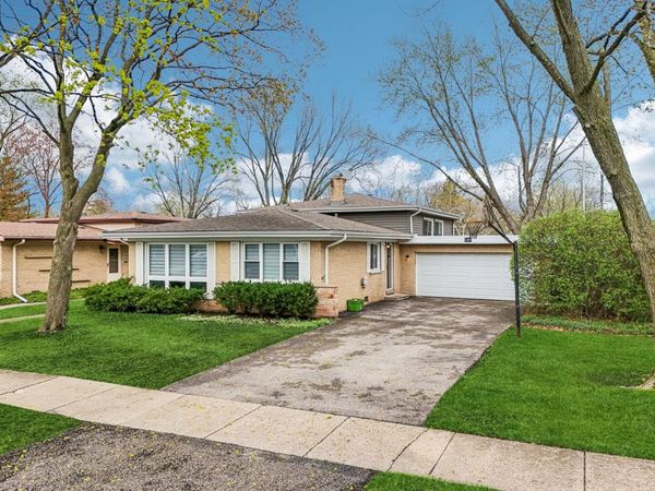1407 N Highland Avenue , Arlington Heights, IL 60004