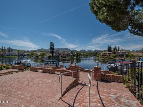 2704 Lakeridge Lane, Westlake Village, CA 91361