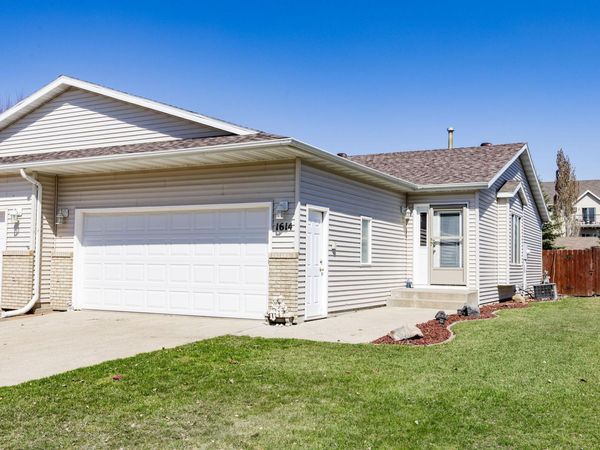 1614 Suntree Drive , West Fargo, ND 58078