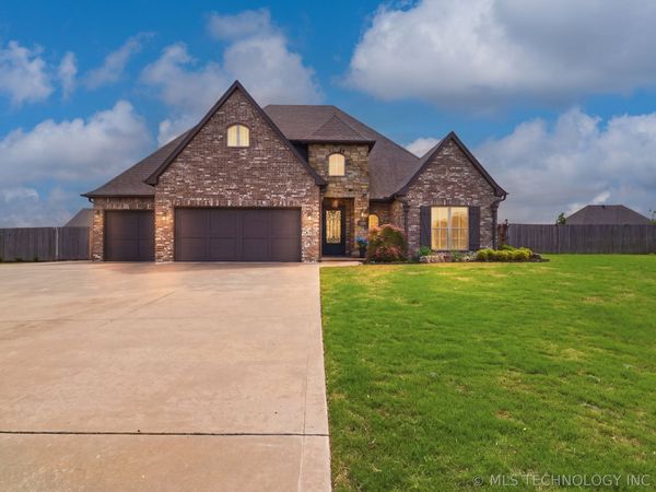 1956 E 172nd Street S, Mounds, OK 74047