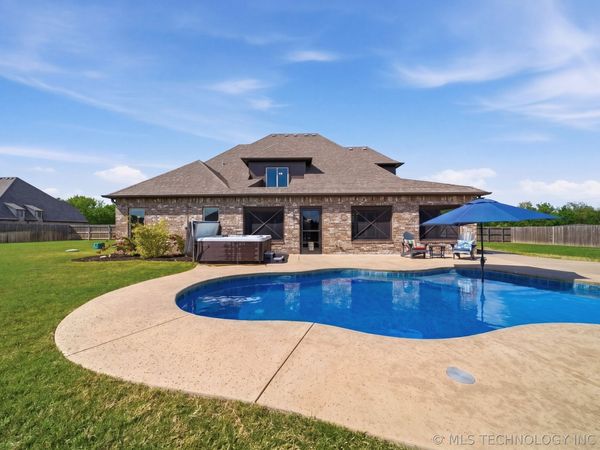 1956 E 172nd Street S, Mounds, OK 74047
