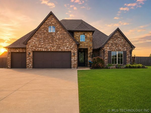 1956 E 172nd Street S, Mounds, OK 74047