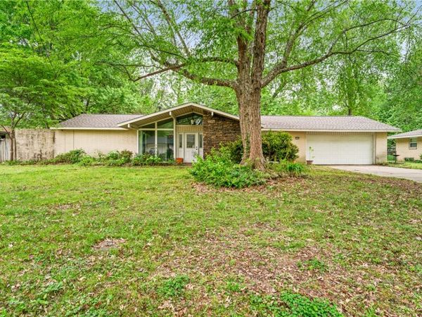 1703 W Emma Avenue , Springdale, AR 72762