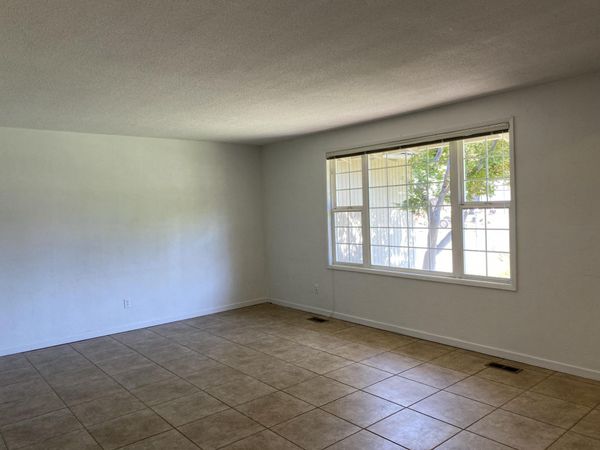 2215 Arctic Circle, Medford, OR 97504