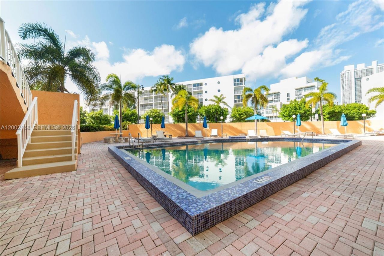 200 178th Dr , Unit 706, Sunny Isles Beach, FL 33160 Photo