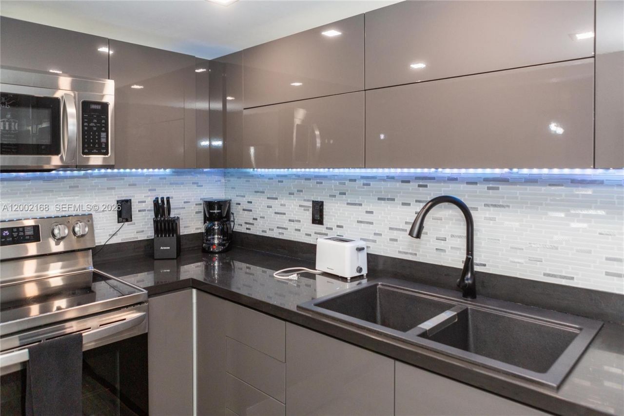 200 178th Dr , Unit 706, Sunny Isles Beach, FL 33160 Photo