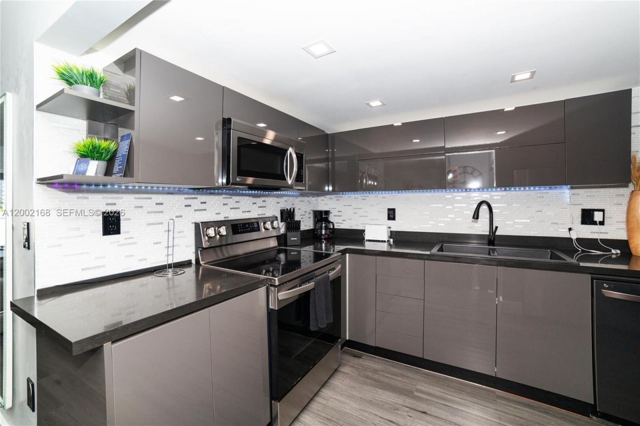 200 178th Dr , Unit 706, Sunny Isles Beach, FL 33160 Photo