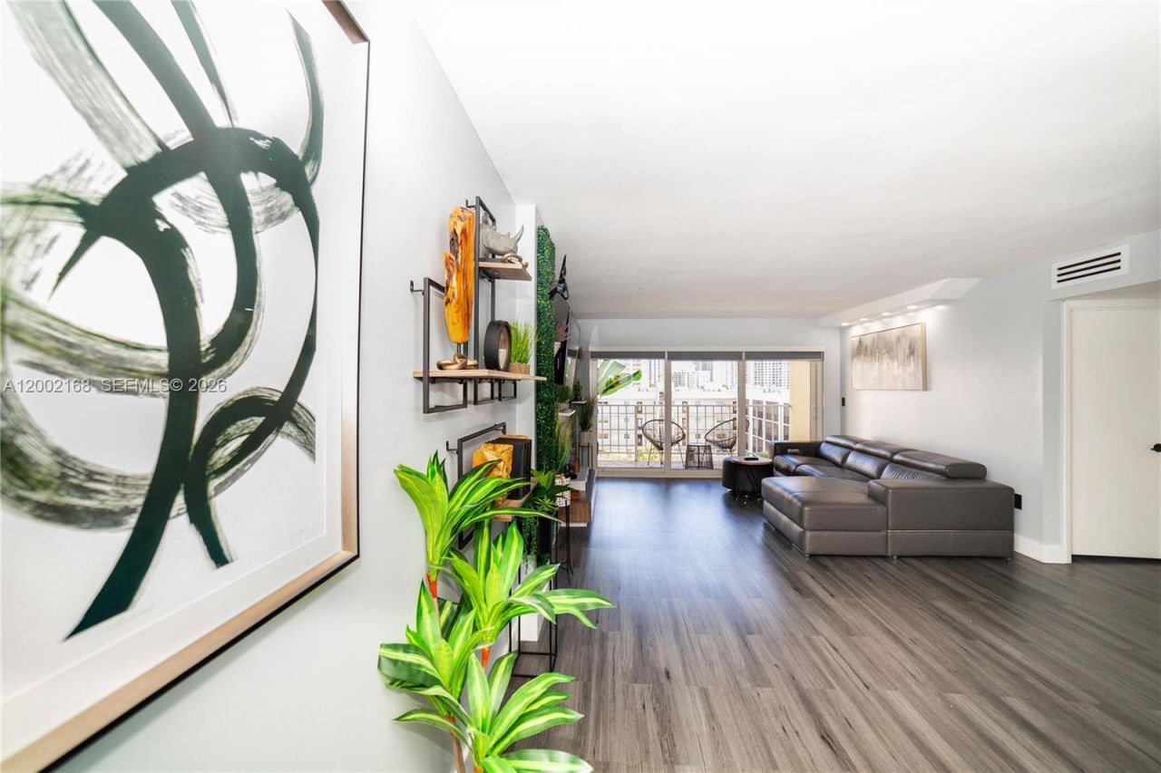 200 178th Dr , Unit 706, Sunny Isles Beach, FL 33160 Photo