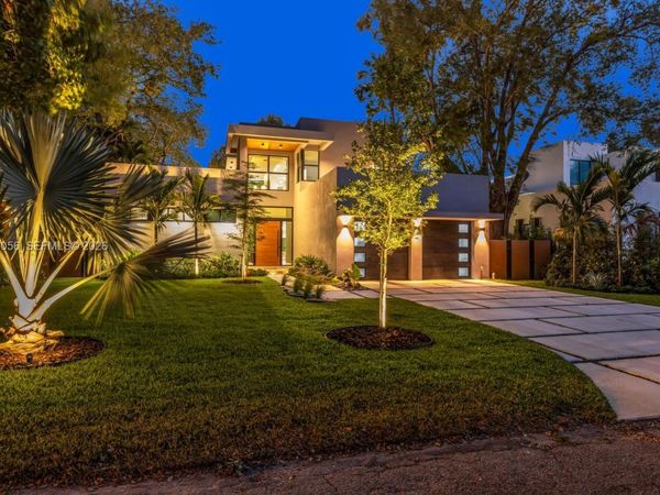 824 NE 111th St, Biscayne Park, FL 33161