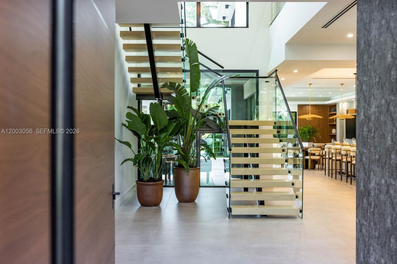 824 NE 111th St, Biscayne Park, FL 33161 Photo