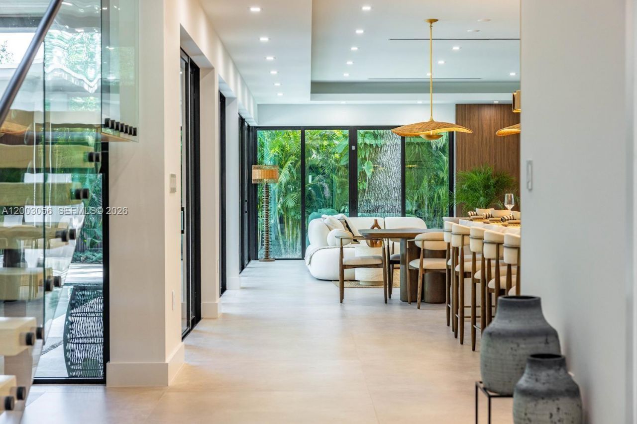 824 NE 111th St, Biscayne Park, FL 33161 Photo