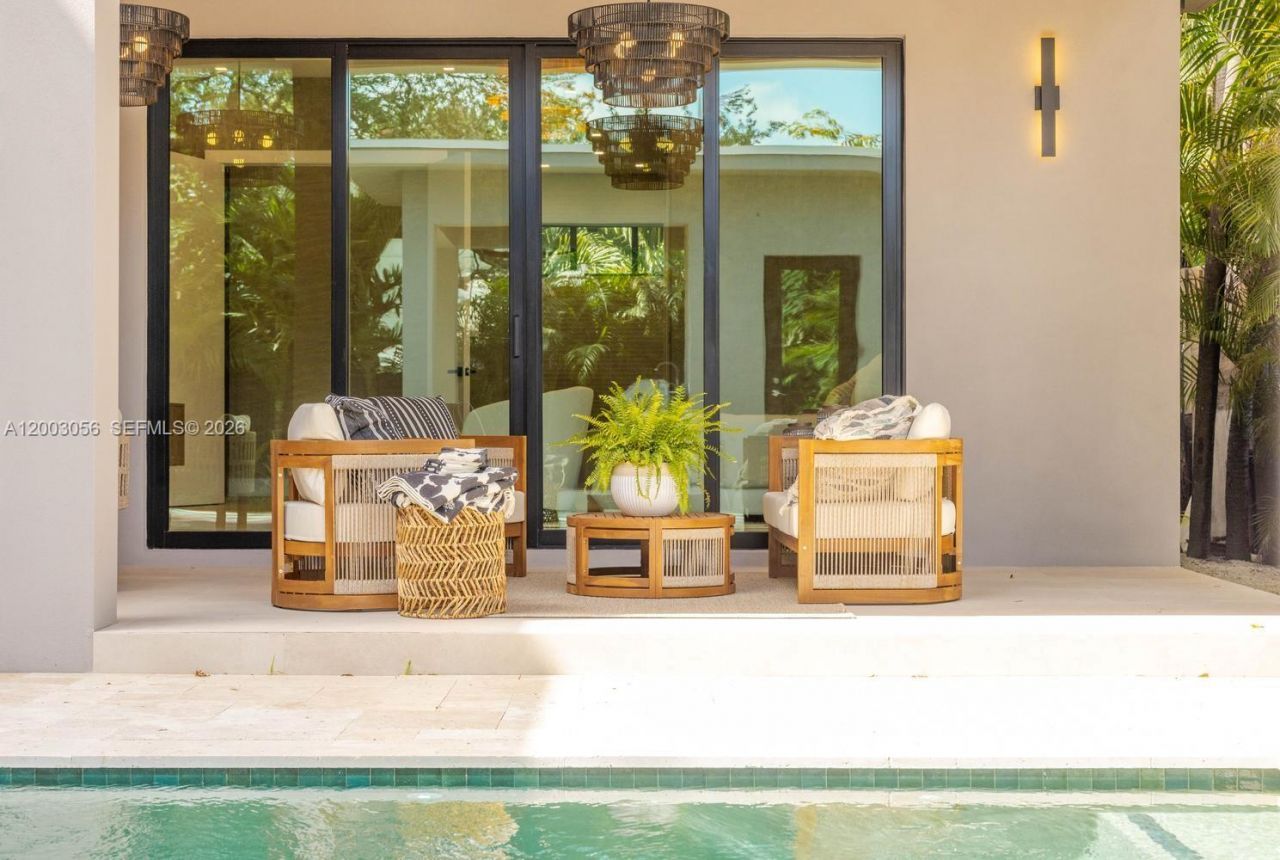 824 NE 111th St, Biscayne Park, FL 33161 Photo