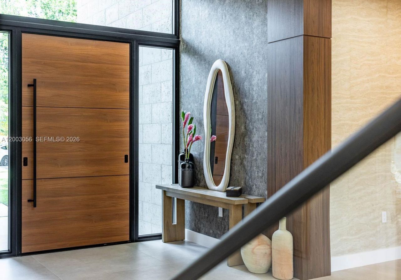 824 NE 111th St, Biscayne Park, FL 33161 Photo