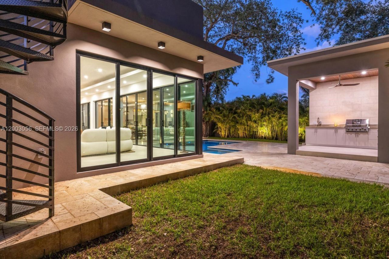 824 NE 111th St, Biscayne Park, FL 33161 Photo