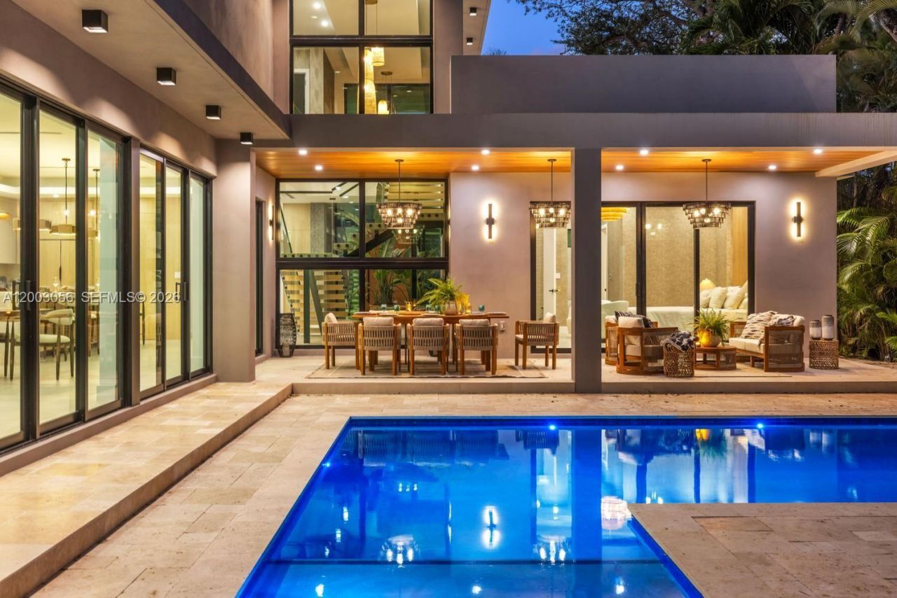 824 NE 111th St, Biscayne Park, FL 33161 Photo