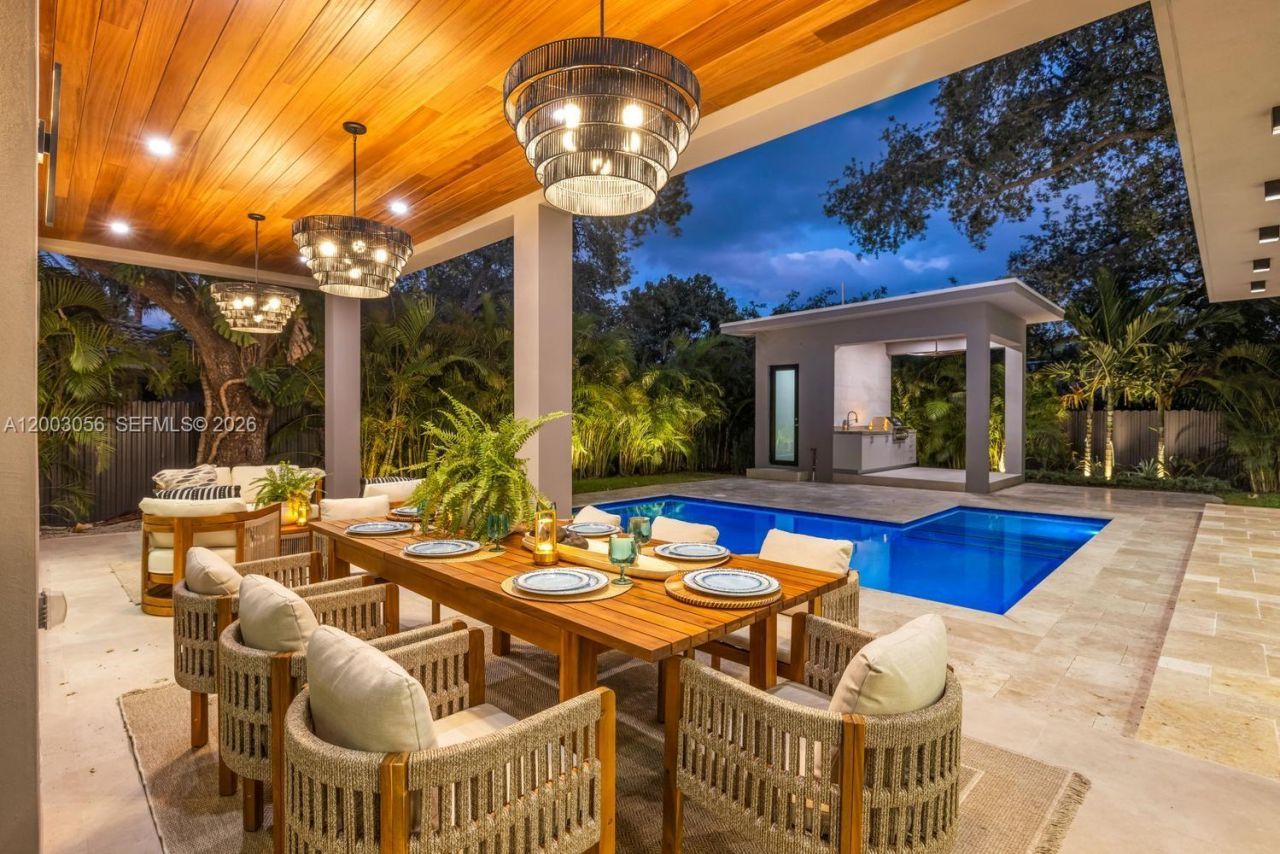 824 NE 111th St, Biscayne Park, FL 33161 Photo