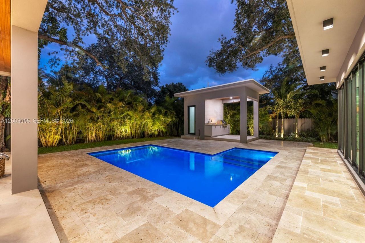 824 NE 111th St, Biscayne Park, FL 33161 Photo