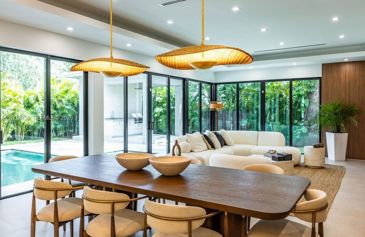 824 NE 111th St, Biscayne Park, FL 33161 Photo