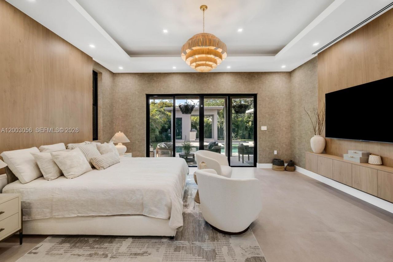 824 NE 111th St, Biscayne Park, FL 33161 Photo