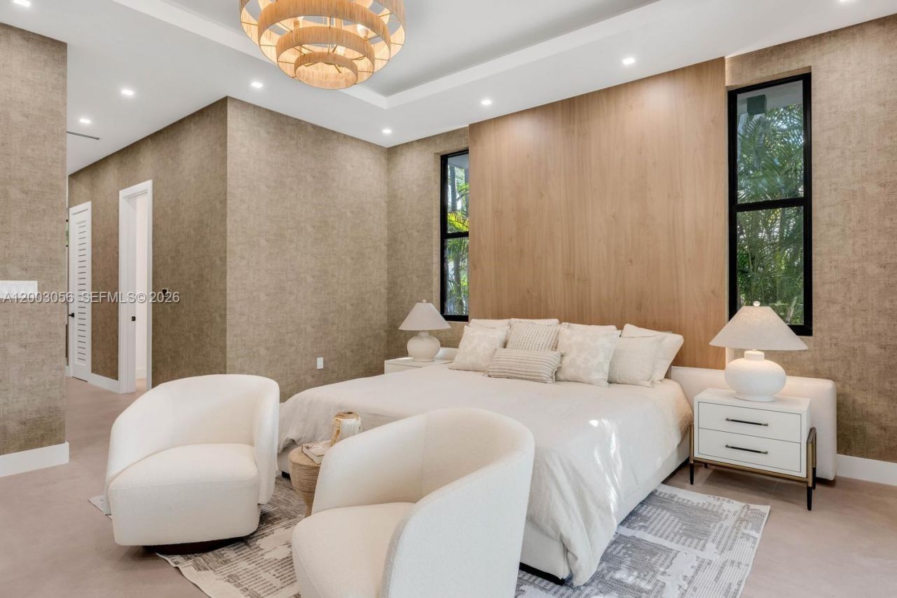 824 NE 111th St, Biscayne Park, FL 33161 Photo