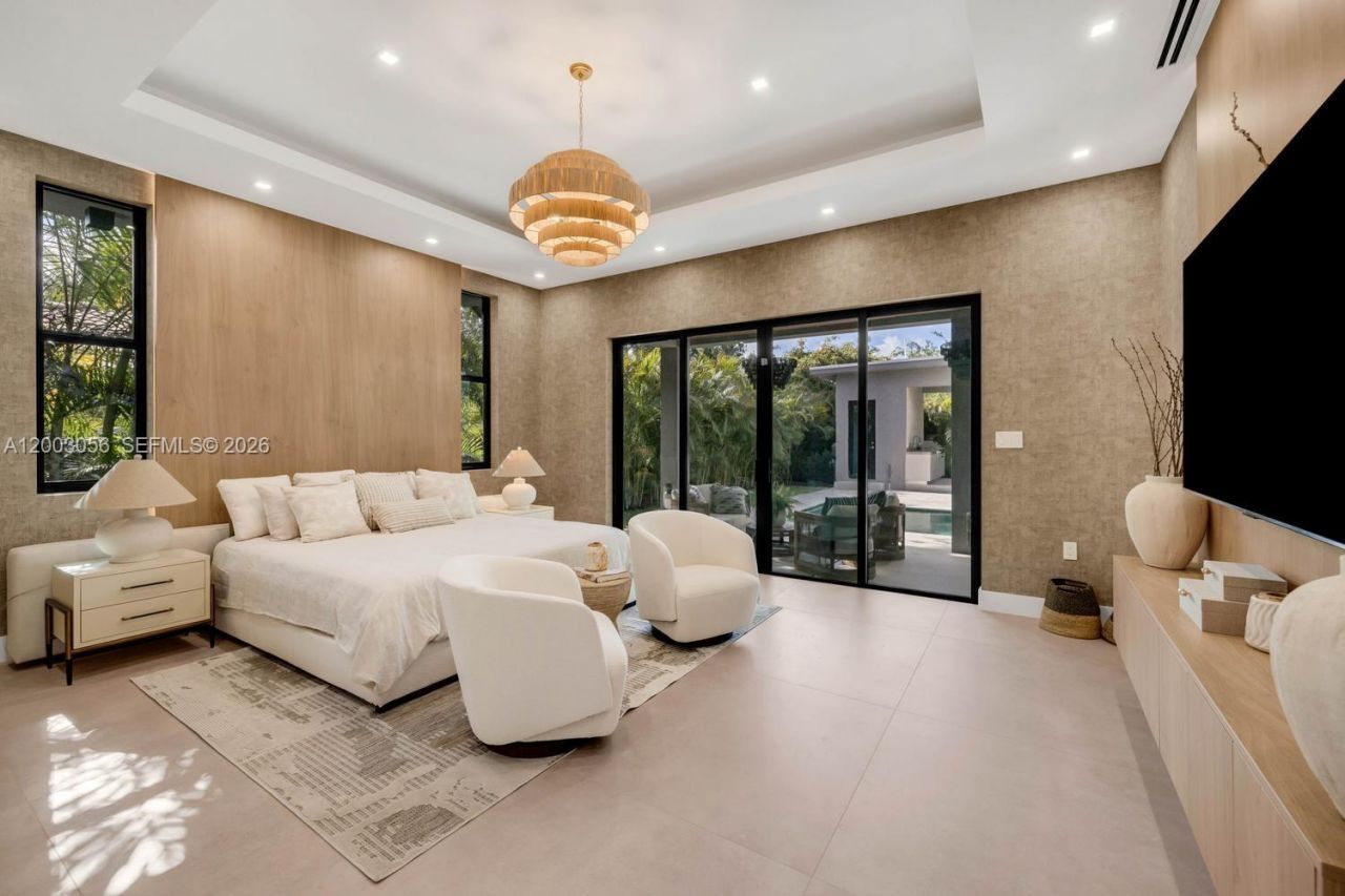 824 NE 111th St, Biscayne Park, FL 33161 Photo