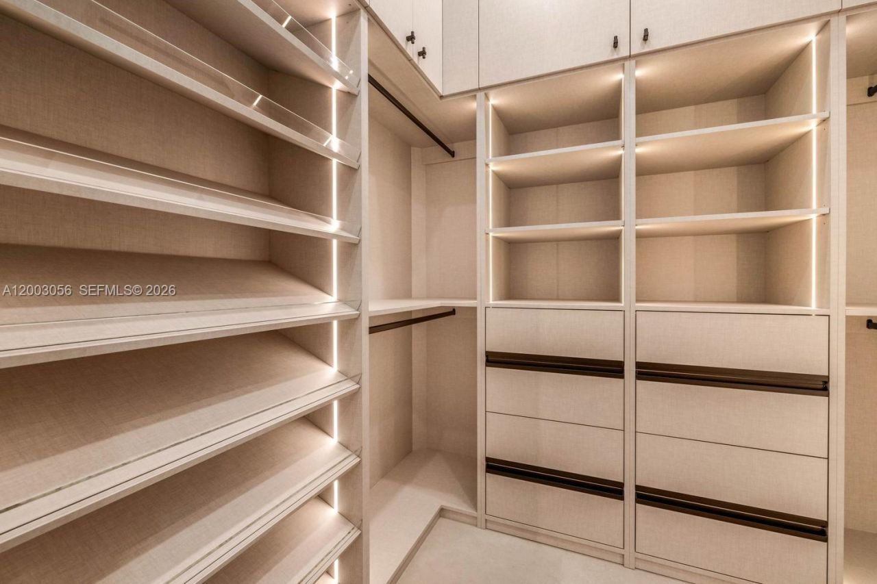 824 NE 111th St, Biscayne Park, FL 33161 Photo