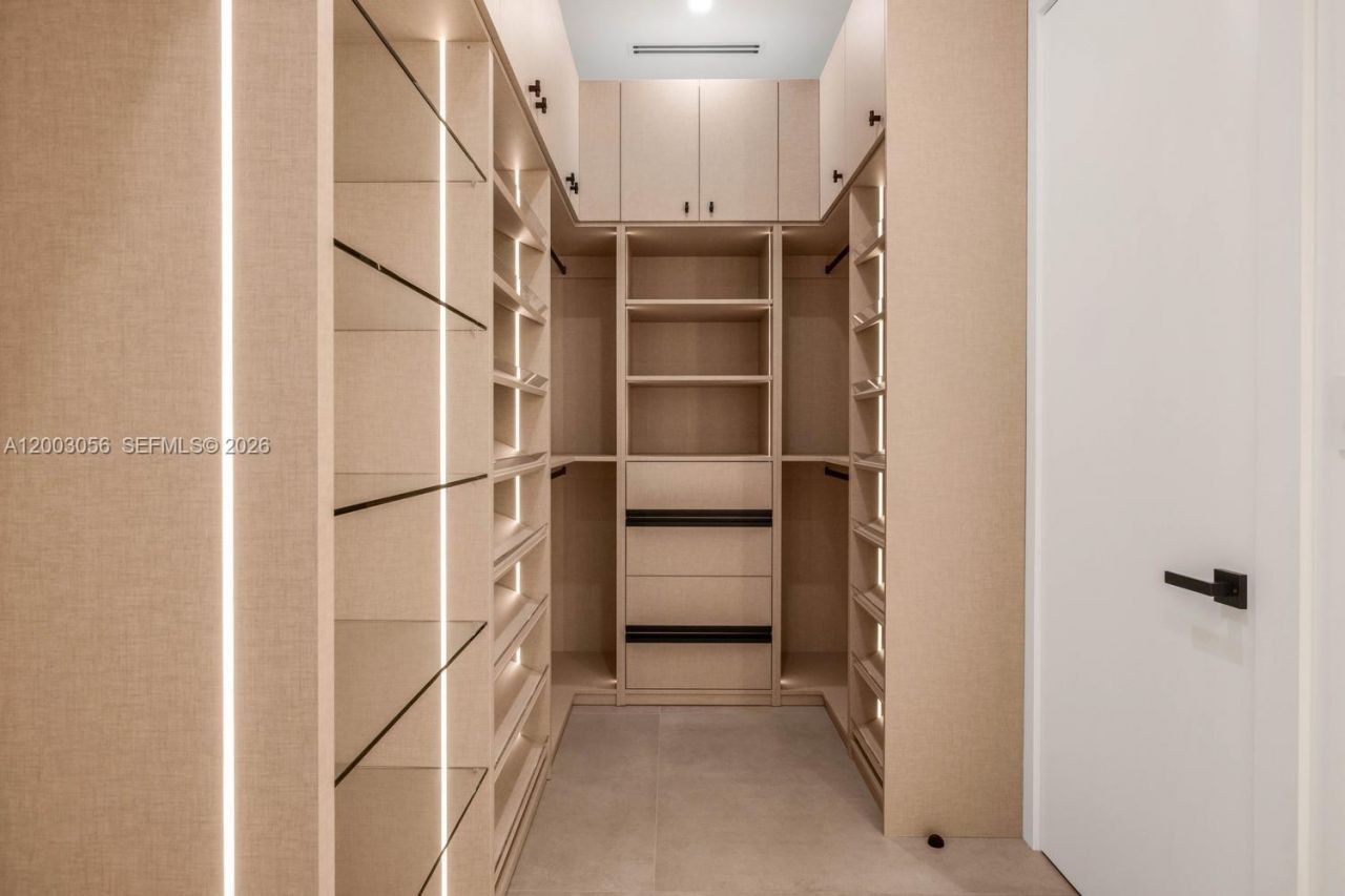 824 NE 111th St, Biscayne Park, FL 33161 Photo