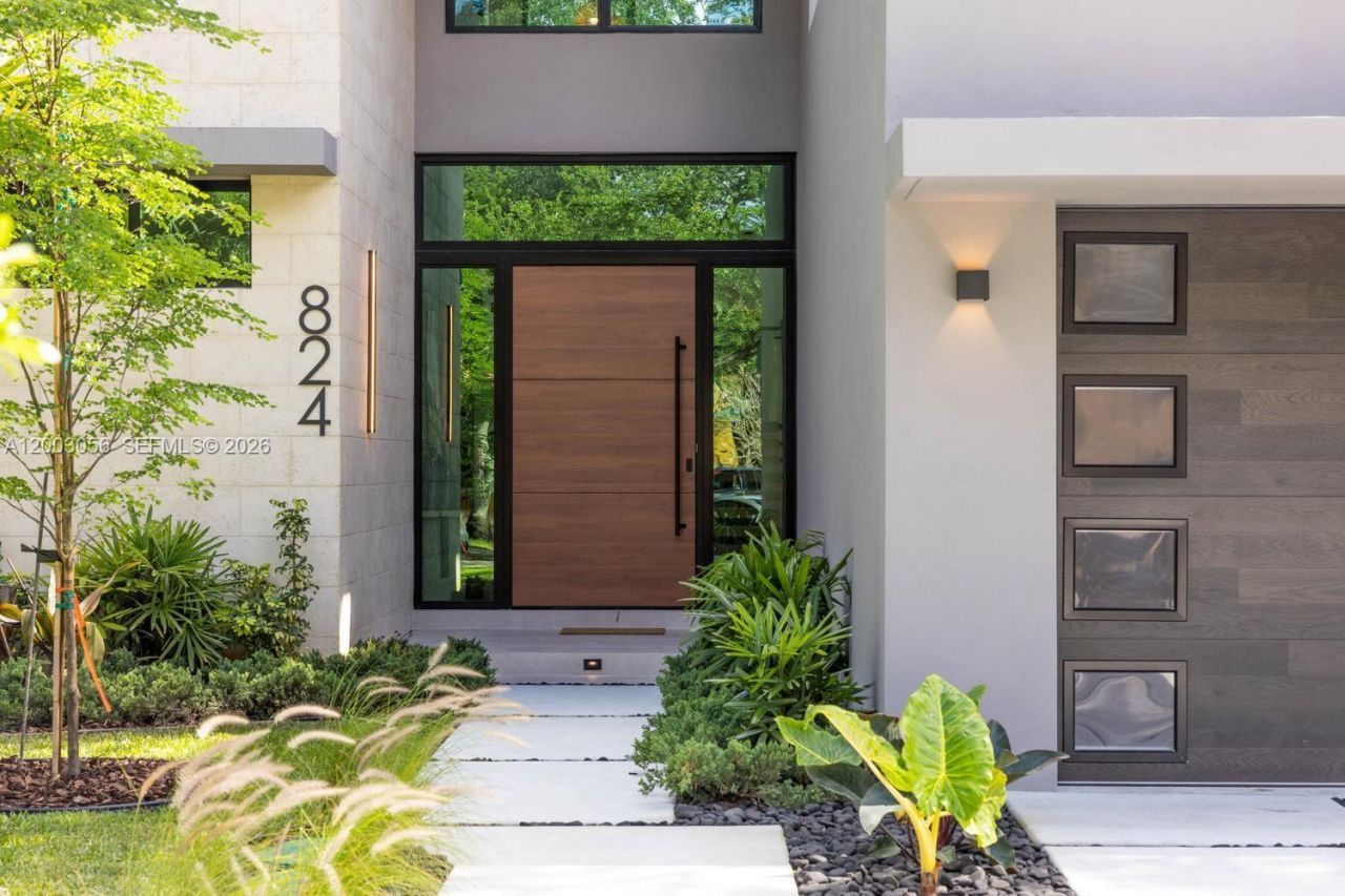 824 NE 111th St, Biscayne Park, FL 33161 Photo