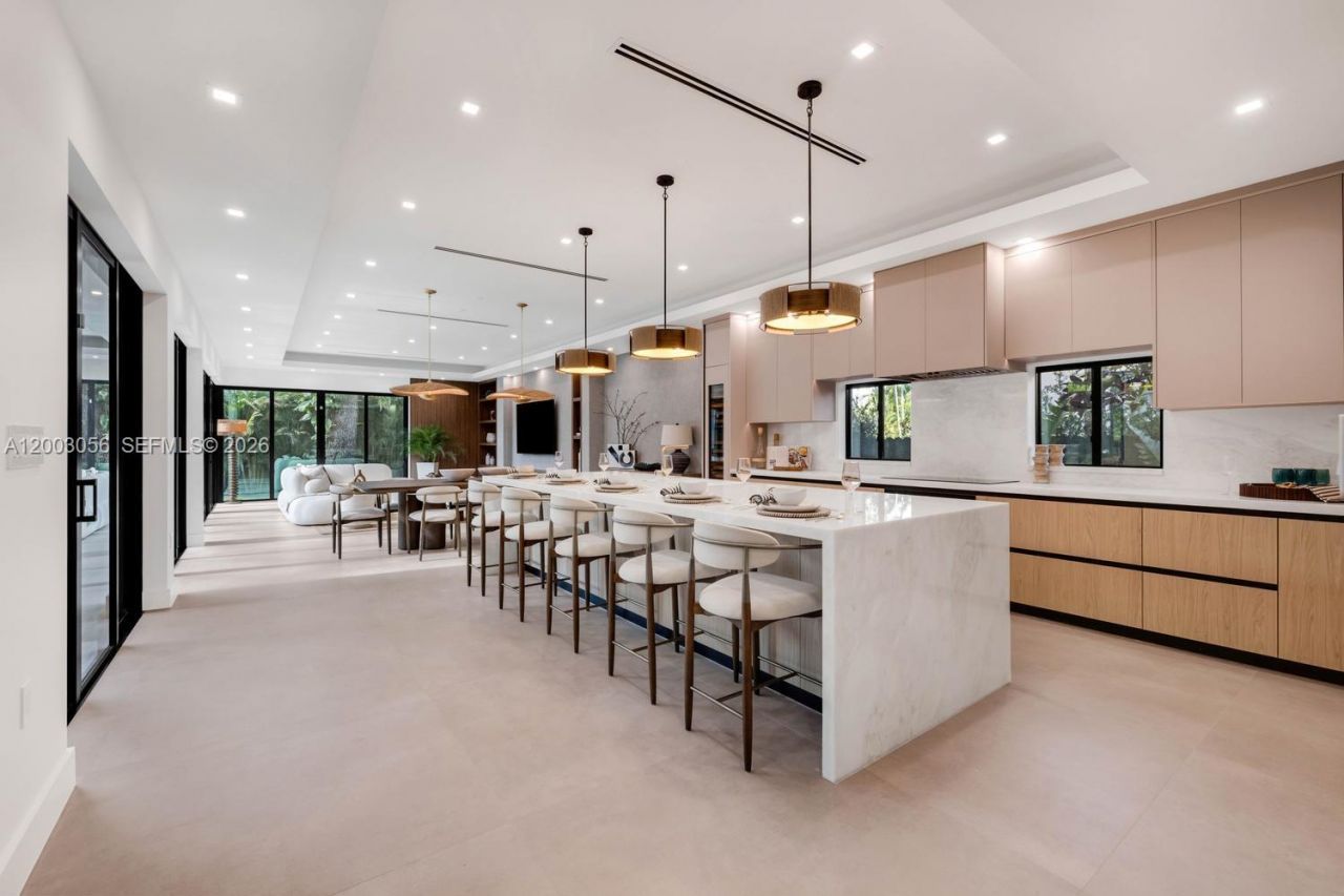 824 NE 111th St, Biscayne Park, FL 33161 Photo