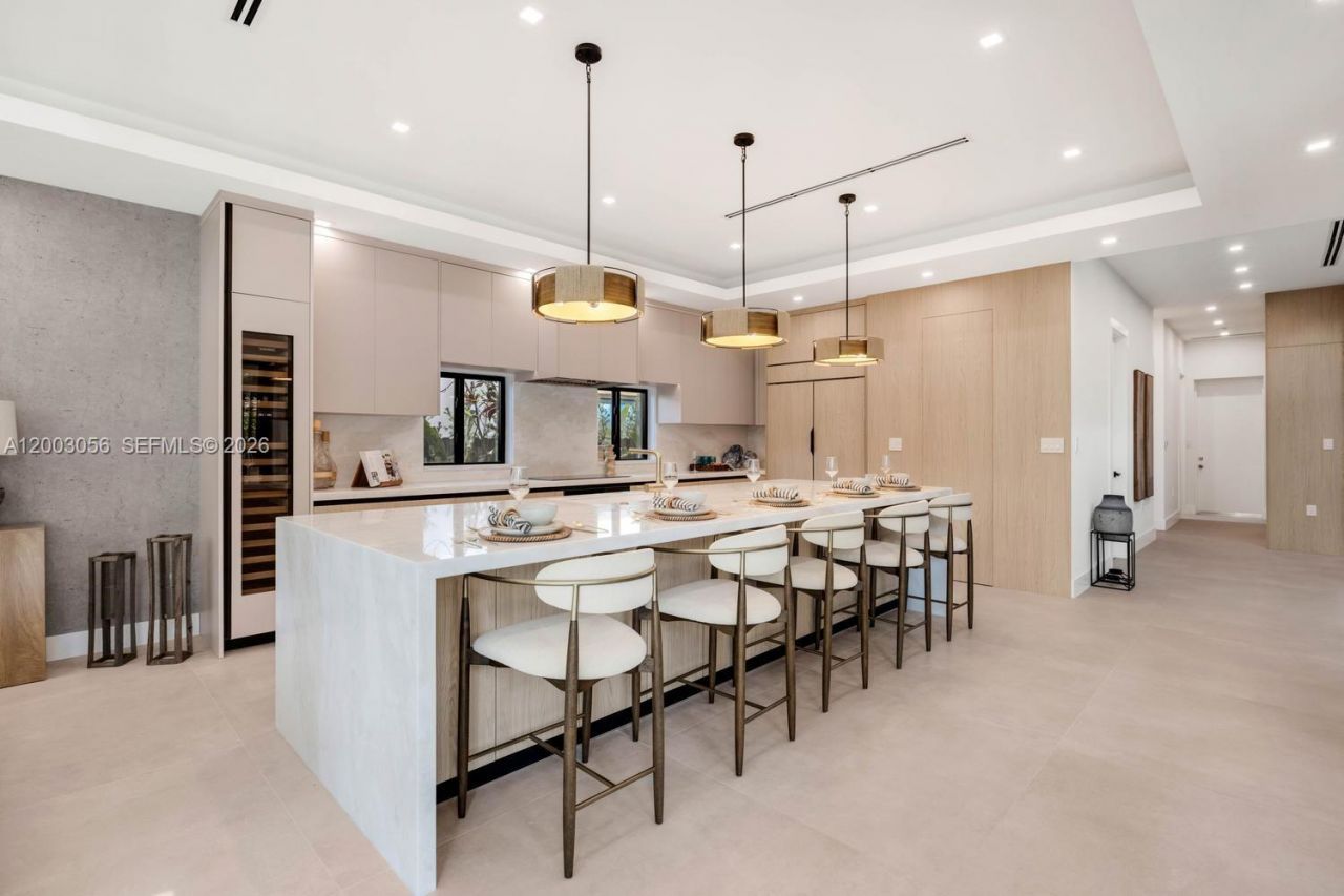 824 NE 111th St, Biscayne Park, FL 33161 Photo