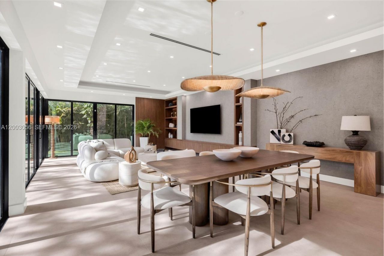 824 NE 111th St, Biscayne Park, FL 33161 Photo