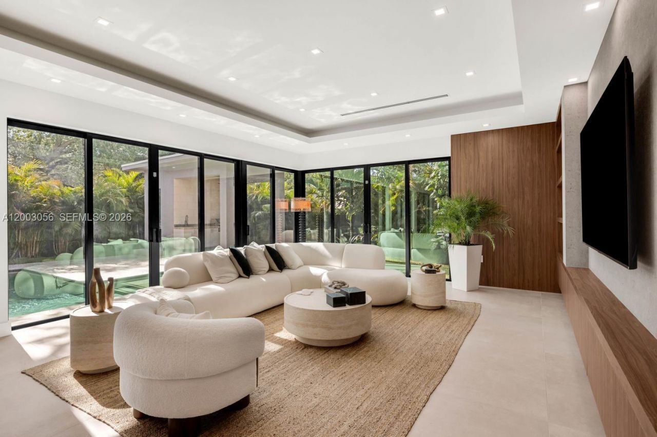 824 NE 111th St, Biscayne Park, FL 33161 Photo