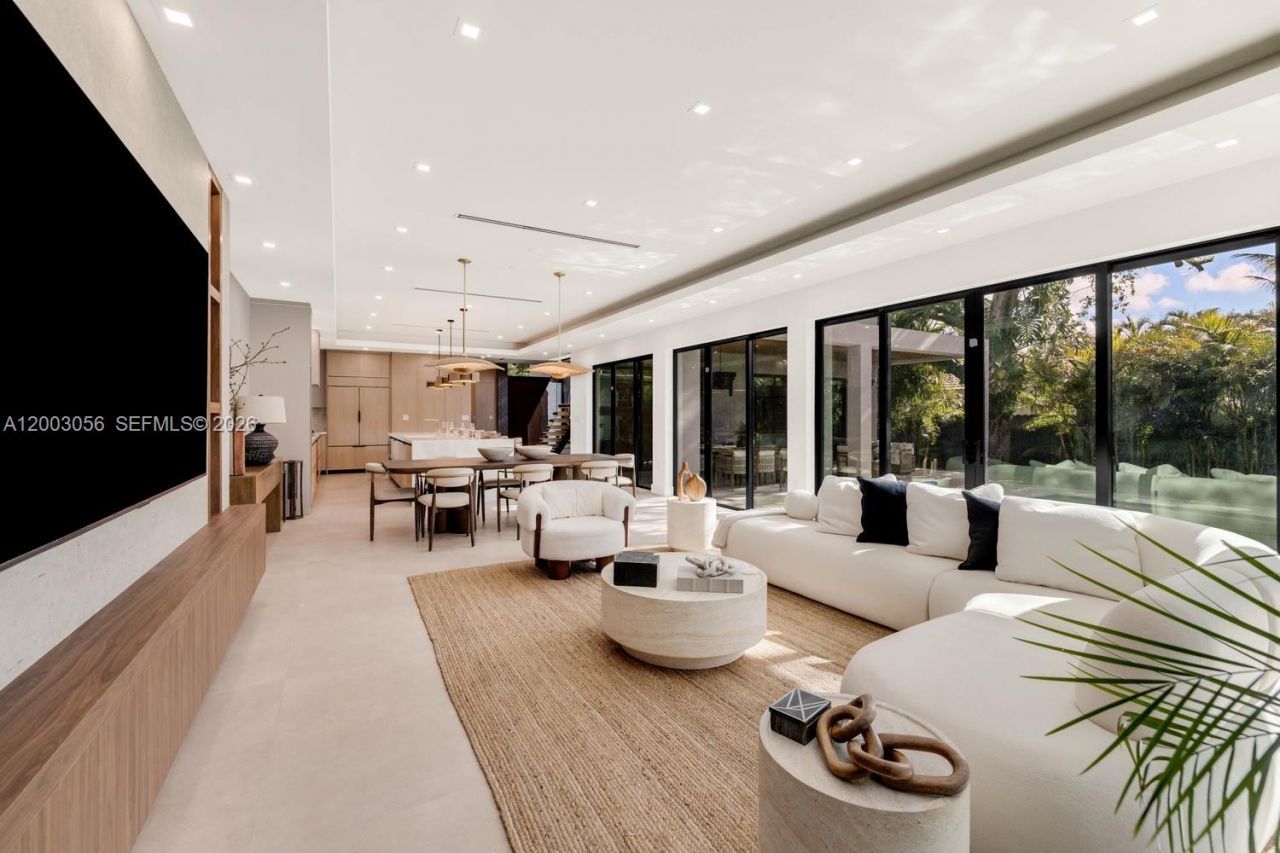 824 NE 111th St, Biscayne Park, FL 33161 Photo