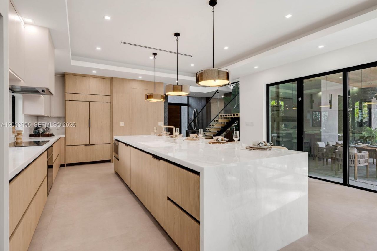 824 NE 111th St, Biscayne Park, FL 33161 Photo