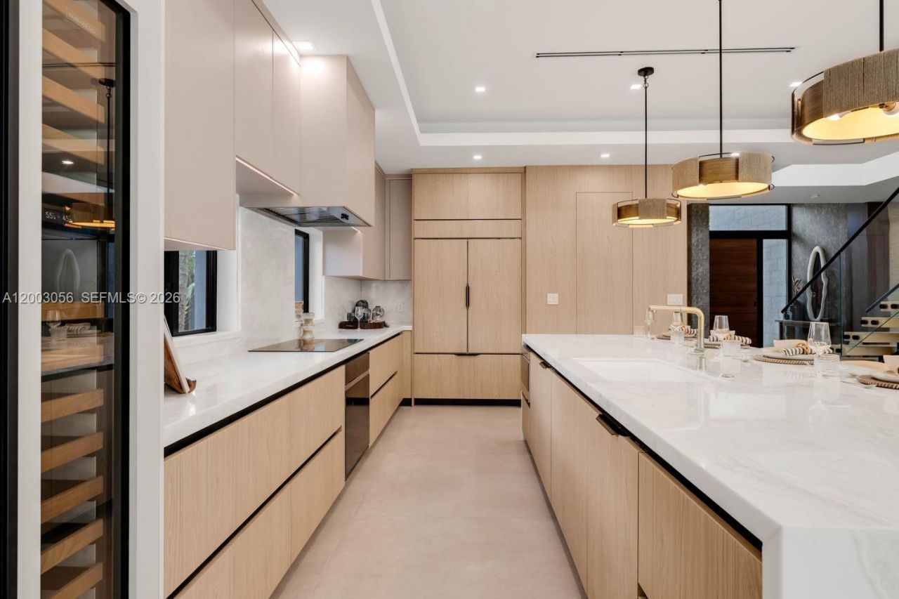 824 NE 111th St, Biscayne Park, FL 33161 Photo