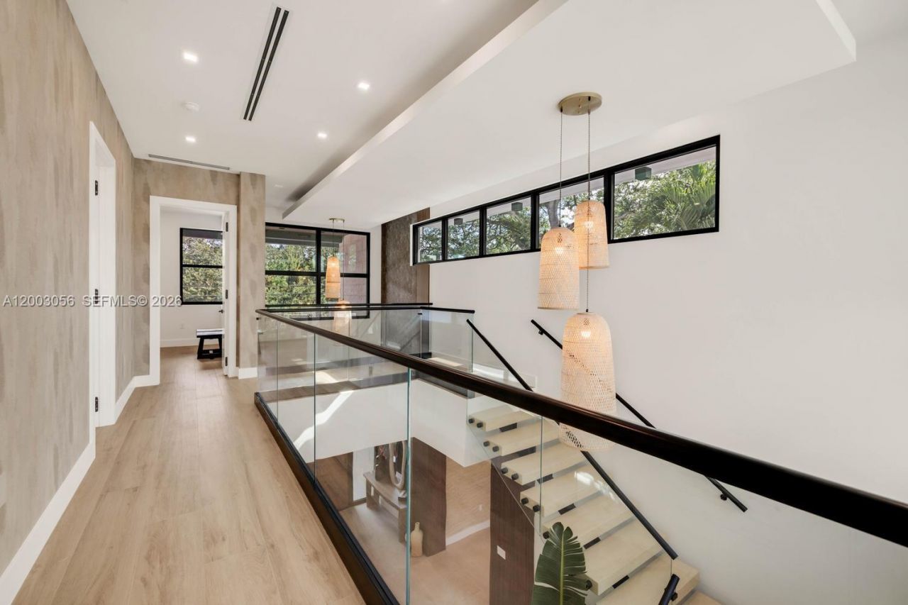 824 NE 111th St, Biscayne Park, FL 33161 Photo