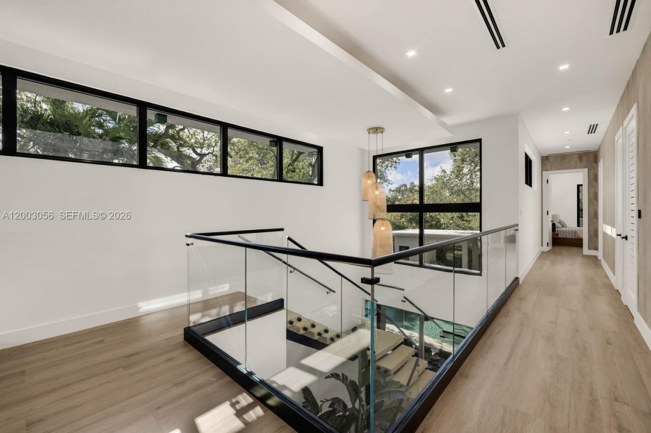 824 NE 111th St, Biscayne Park, FL 33161 Photo