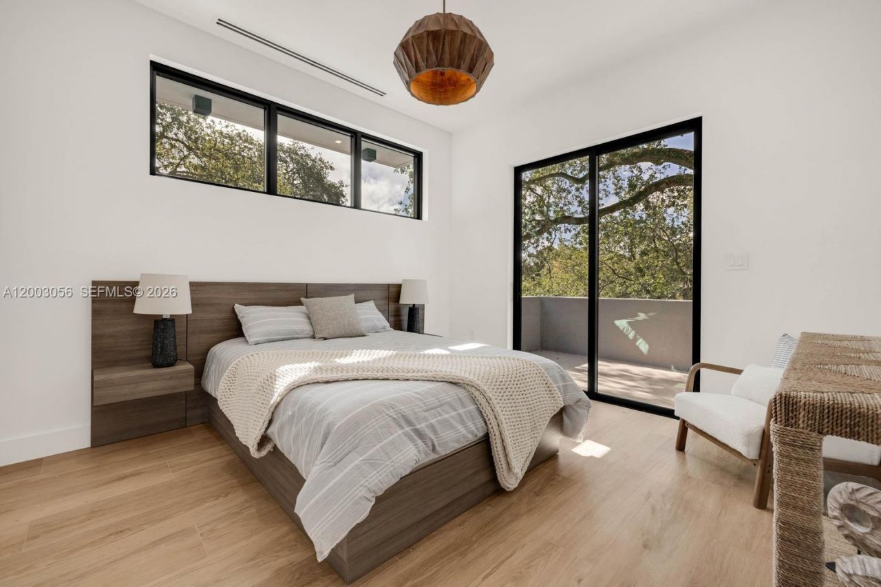 824 NE 111th St, Biscayne Park, FL 33161 Photo