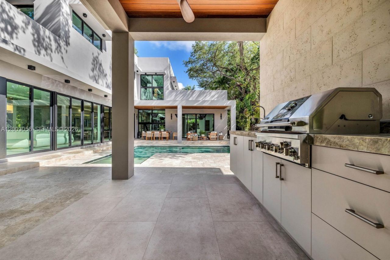 824 NE 111th St, Biscayne Park, FL 33161 Photo