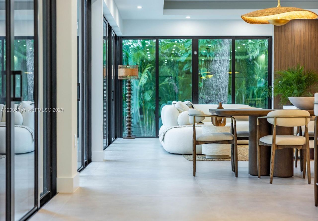 824 NE 111th St, Biscayne Park, FL 33161 Photo