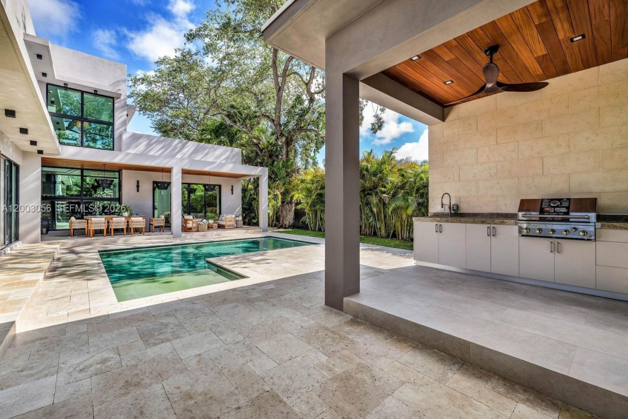 824 NE 111th St, Biscayne Park, FL 33161 Photo