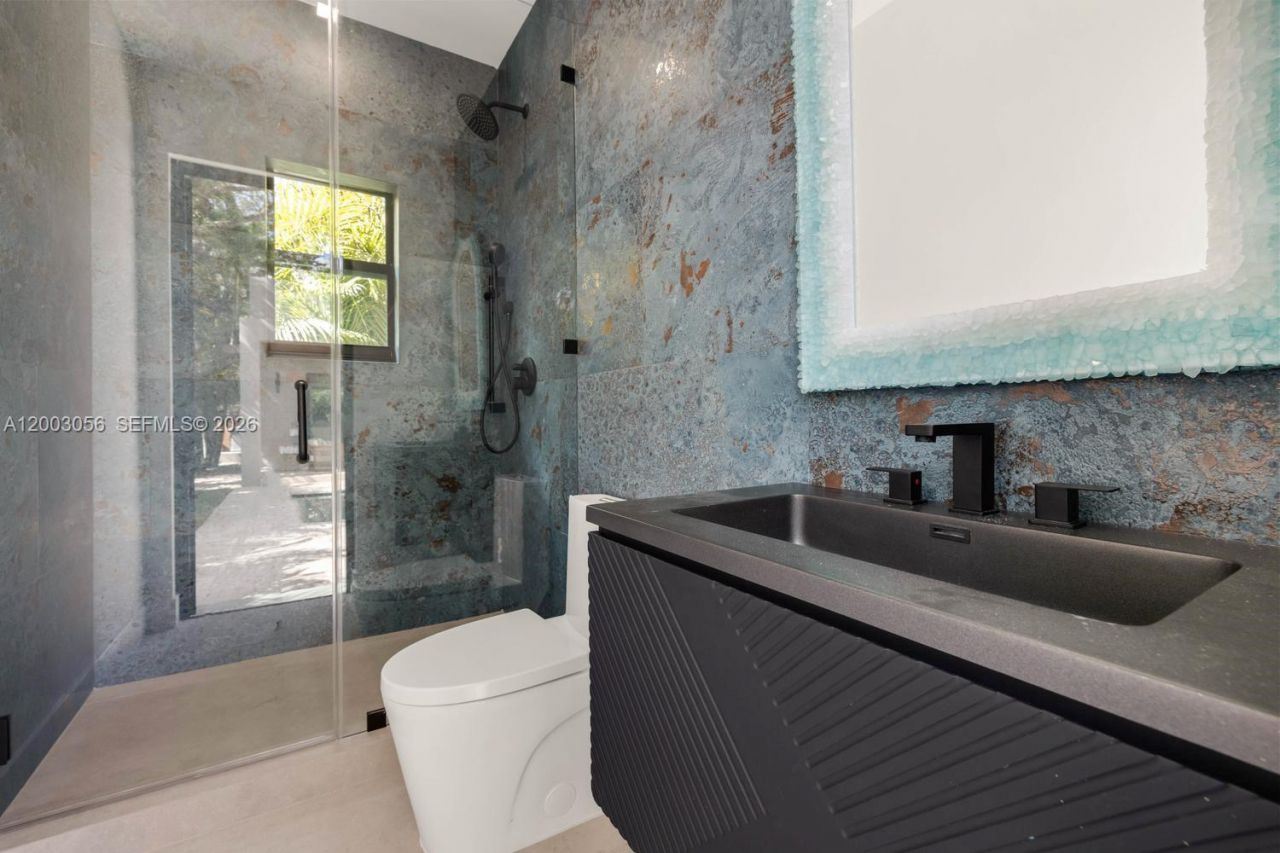 824 NE 111th St, Biscayne Park, FL 33161 Photo