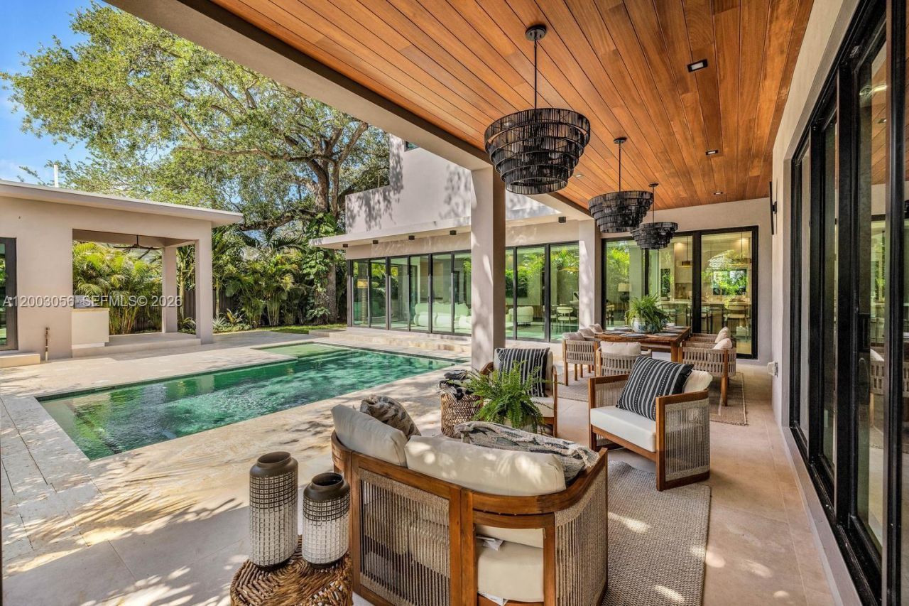 824 NE 111th St, Biscayne Park, FL 33161 Photo